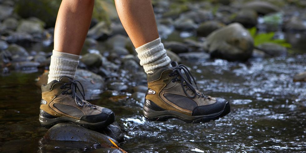 کفش کوهنوردی از ملزومات تجهیزات کوهنوردی انفرادی می باشد