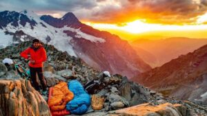 کیسه خواب کوهنوردی یکی از تجهیزات کوهنوردی برای افراد مبتدی