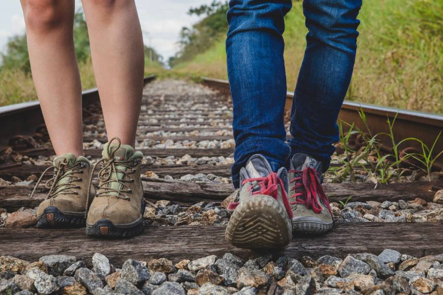 تفاوت کفش کوهنوردی زنانه و مردانه؛ آنچه باید قبل از خرید بدانید! ویژگیهای مهم کفش کوهنوردی زنانه و مردانه