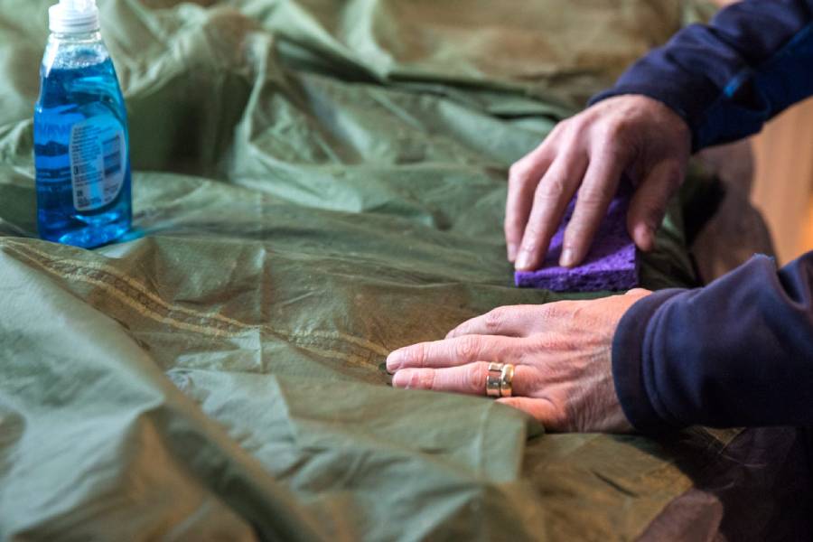 شستن چادر مسافرتی با این روش، دیگر نیازی به خرید چادر جدید ندارید! لکههای چادر مسافرتی را چگونه از بین ببریم؟