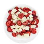 میوه خشک توت فرنگی و بستنی وانیلی