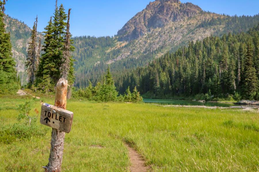 توالت‌های مخصوص طبیعت‌گردی
چگونه در طبیعت دستشویی کنیم؟ 