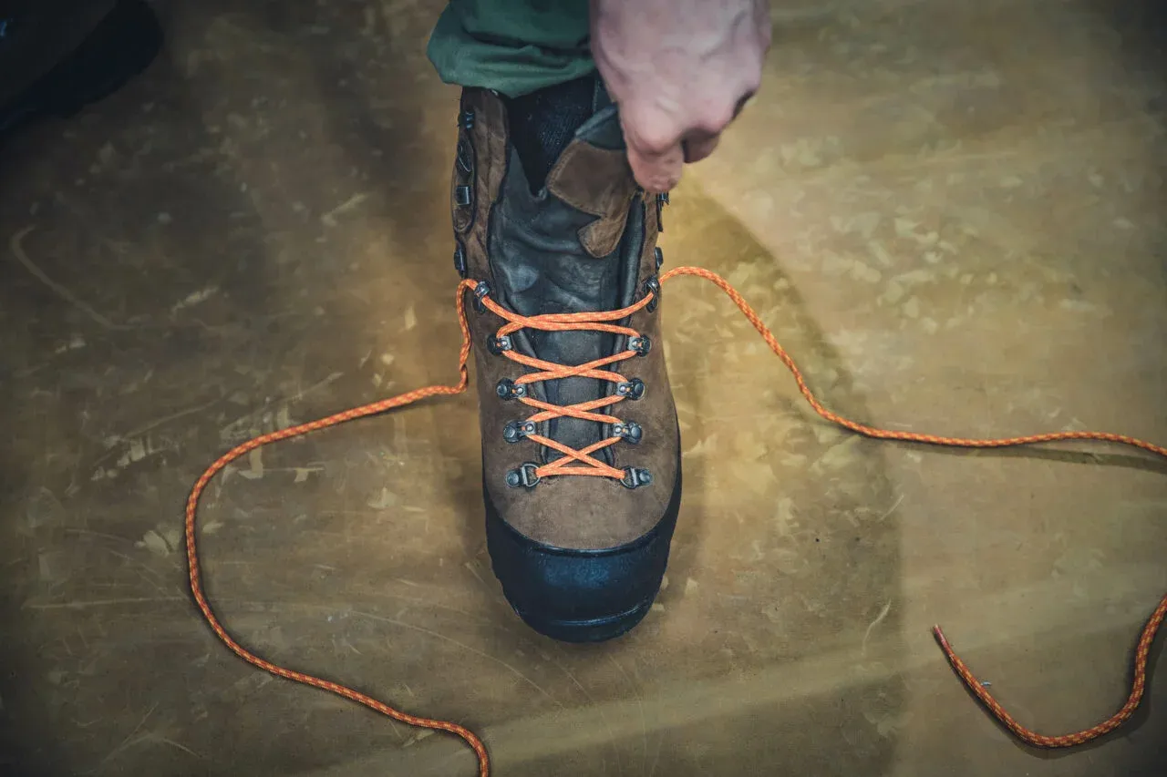 اهمیت بستن بند کفش کوهنوردی