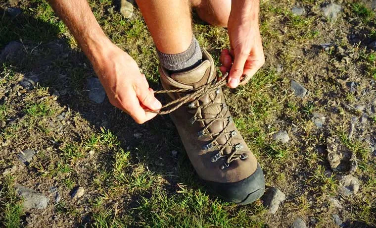 بندکشی کفش کوهنوردی با تمرکز بر پاشنه پا