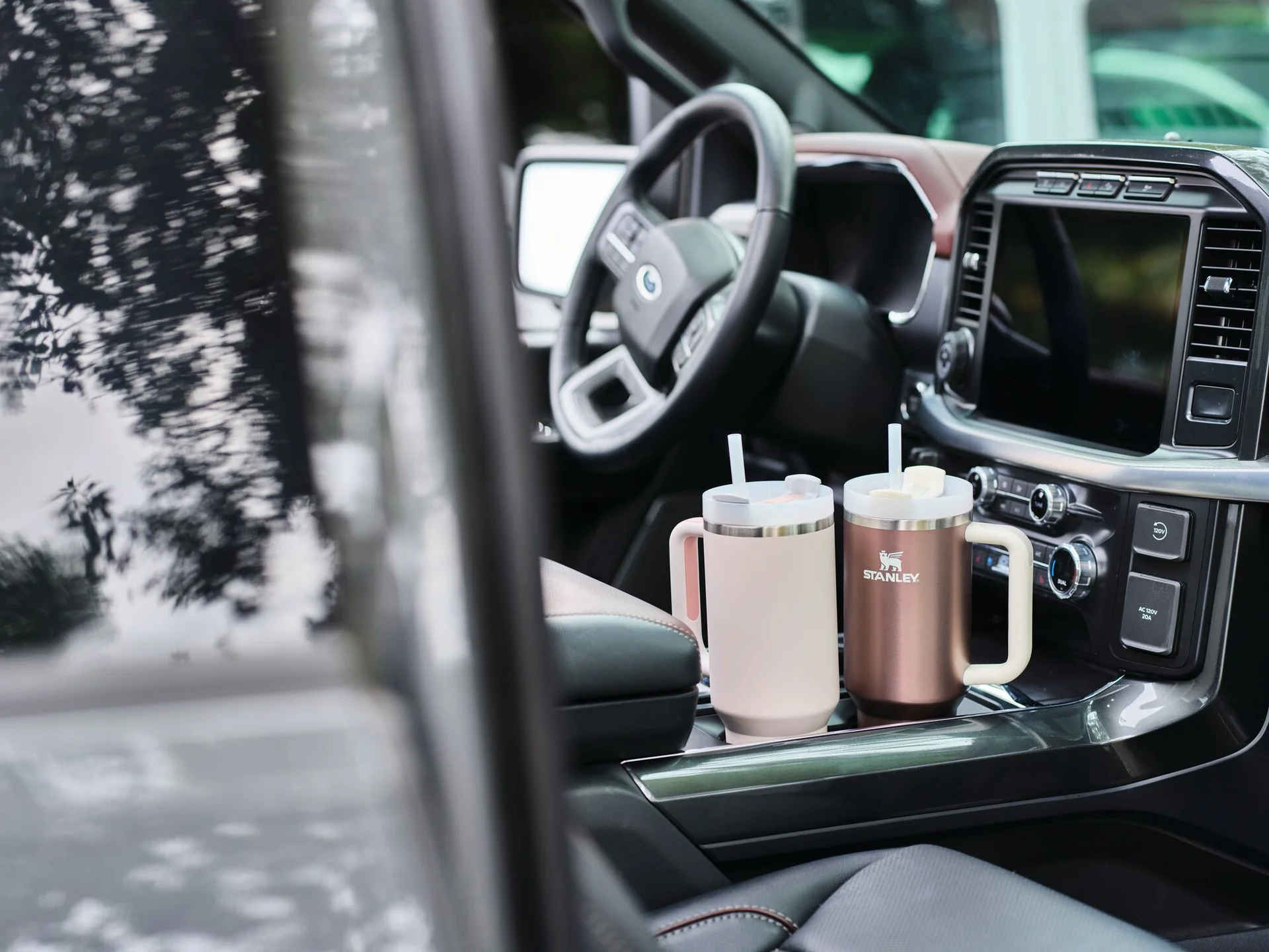 ماگ دسته دار استنلی تامبلر نی دار QUENCHER H20 TUMBLER