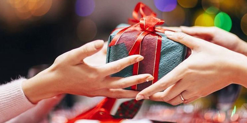 ۱۰ ایده برای اولین هدیه تولد همسر یا نامزد (خانم)