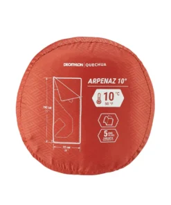 کیسه‌خواب Quechua رول شده و بسته‌بندی‌شده در داخل کیسه حمل